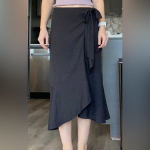 Black wrap skirt from Swedish Brand Gina Tricot